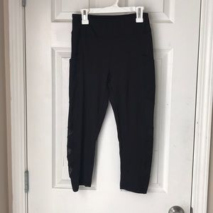 Capri black leggings WITH POCKETS!!!